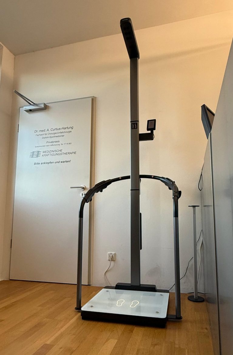 Bild lernen Jugendliche bei der Ausbildung